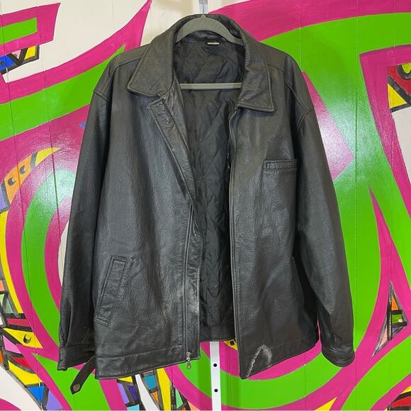 Black Leather Jacket. Size Large. In good used condition! - Picture 1 of 8